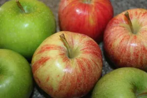 When making apple crisp it is best to use a mixture between tart and sweet apples