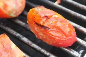 Charring whole tomatoes on the grill
