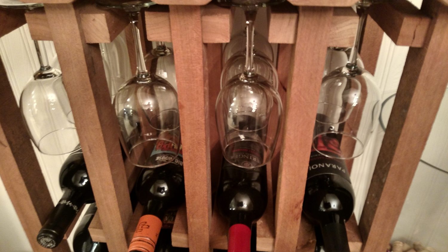 How To Build This Simple Wine Rack From Pallets!