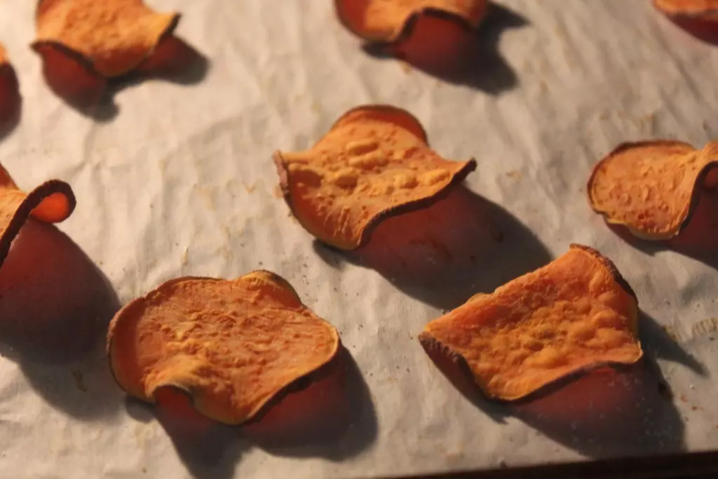 Sweet potato chips baked in the oven 