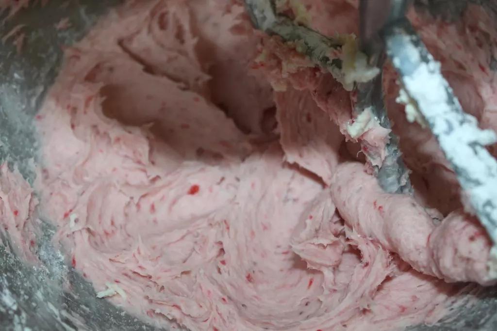 Strawberry Icing made with fresh strawberries