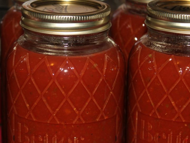 How To Make And Can Pasta Sauce Made With Fresh Vegetables