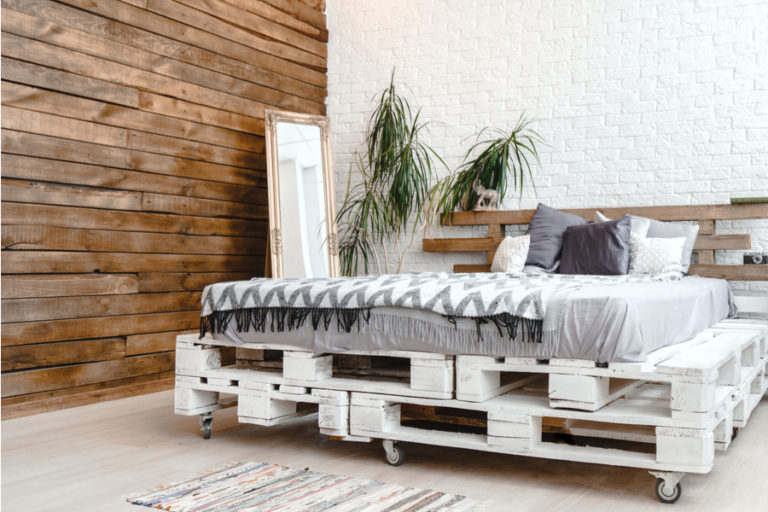 DIY pallet wall