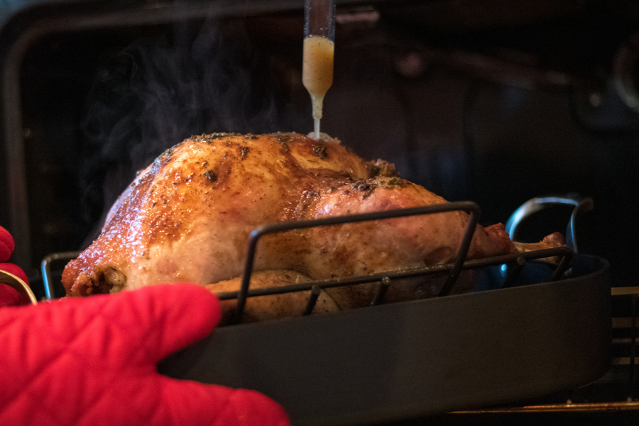baste the roasted turkey 