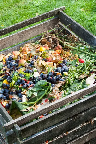 How To Make Great Compost Using A Simple Two Bin Compost Method!