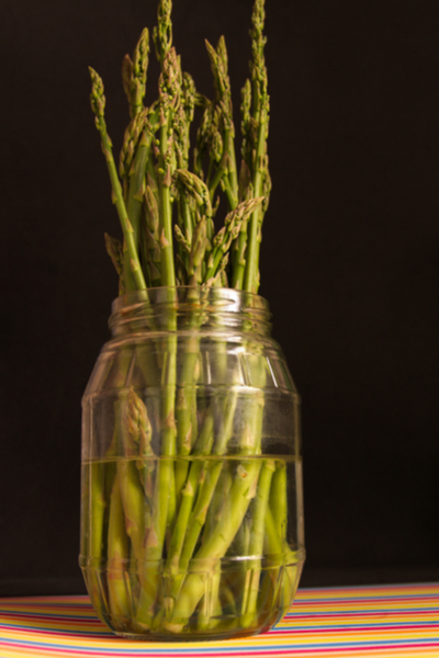 asparagus in water 