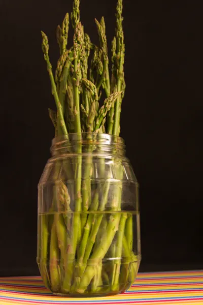 asparagus in water 