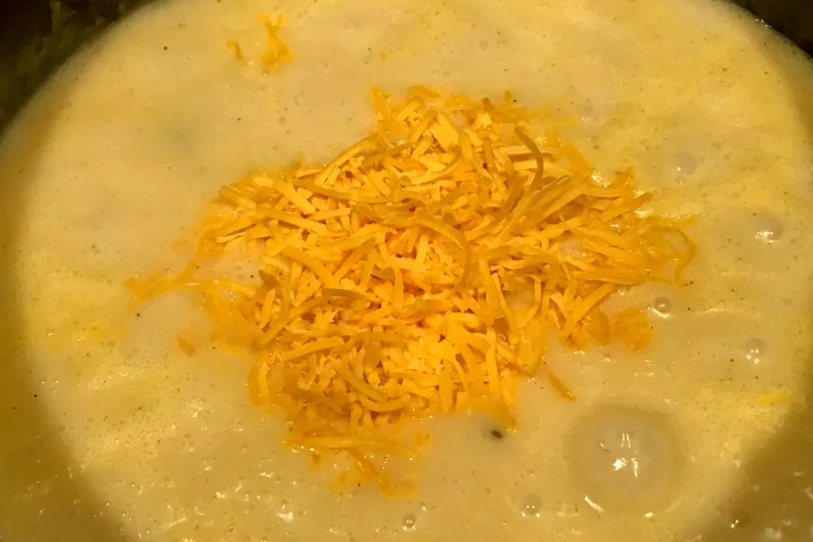 Cheesy Potato and Ham Soup 