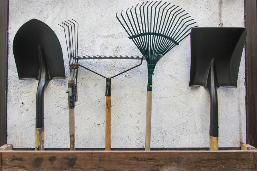 Prepare Garden Tools For Winter