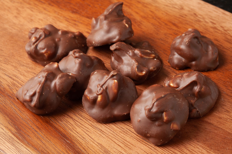 slow cooker chocolate peanut clusters