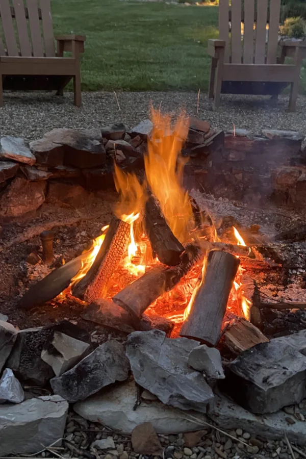 How To Build An Amazing Diy Fire Pit, What Should Go In The Bottom Of A Fire Pit