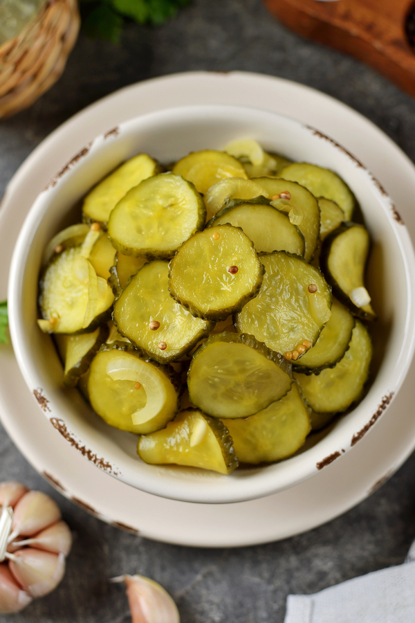 pickles in bowl 