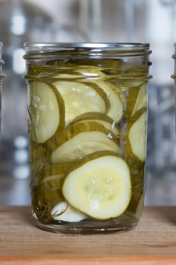 easy dill pickle in mason jar