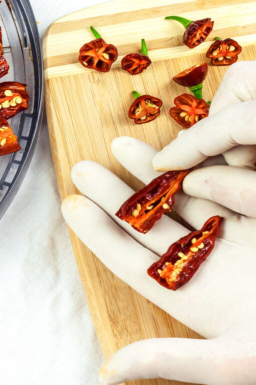 How To Make Red Pepper Flakes (3 Methods Included)