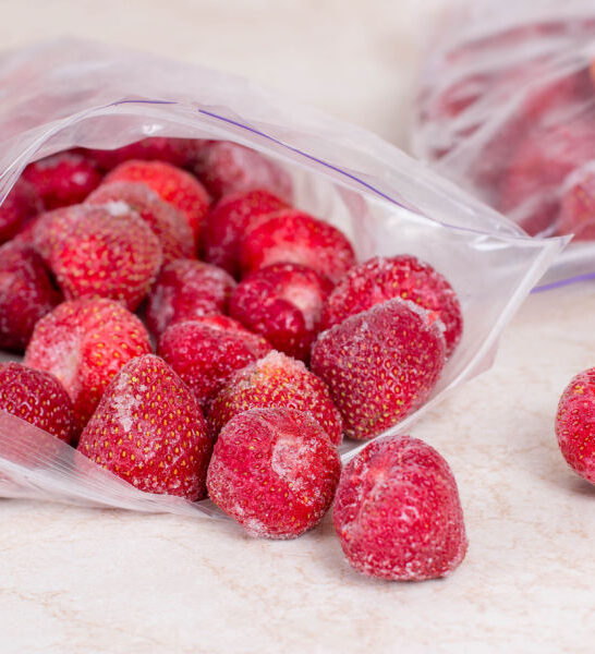 freeze strawberries in bags
