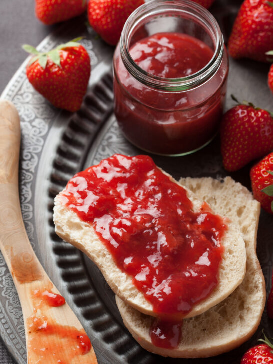30 minute strawberry jam spread on toast