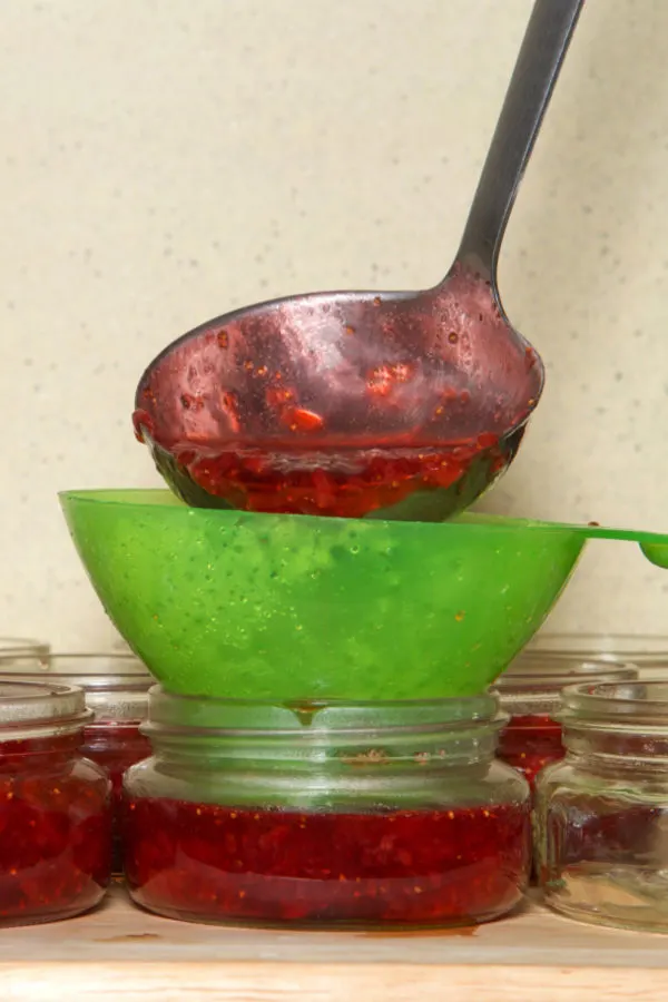 filling mason jars with jam 