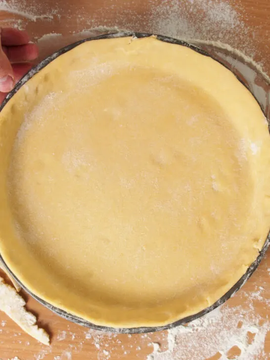 easy homemade pie crust in a pie pan