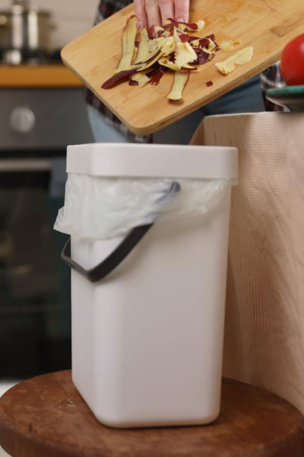 kitchen compost bin