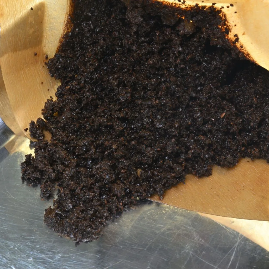 coffee grounds to keep mosquitoes away